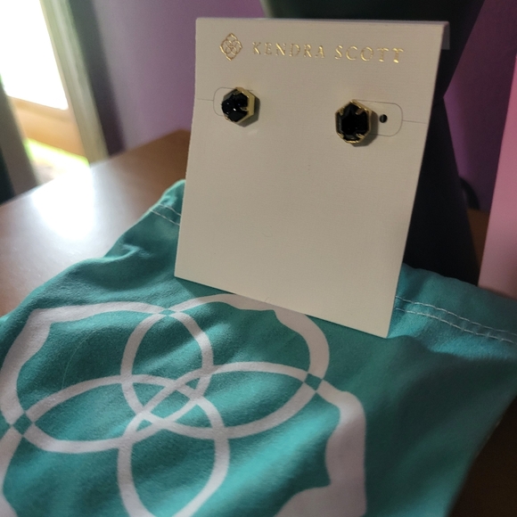 Barely worn Kendra Scott studs - Picture 2 of 5